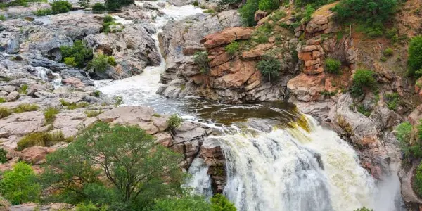The Untamed Beauty of Chunchi Falls: A Photo Journey