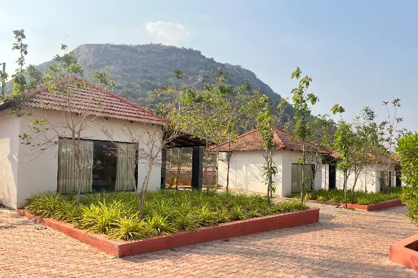 Makalidurga Trek With AC Deluxe Room Stay