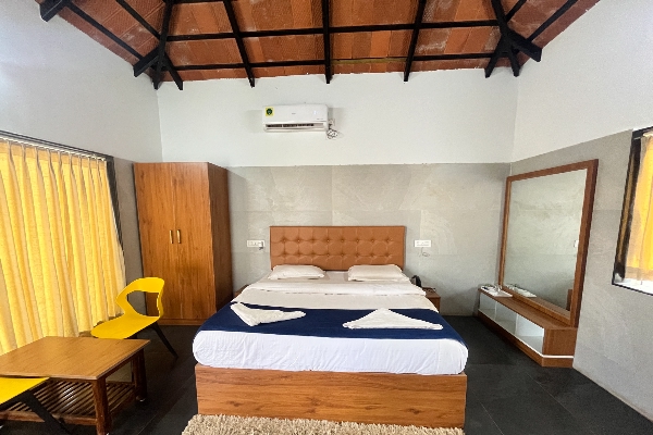 Makalidurga Trek With AC Deluxe Room Stay