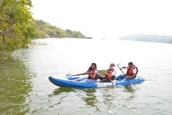 Manchanabele Dam Water Sports