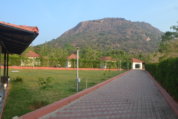 Makalidurga Trek with AC Room Stay