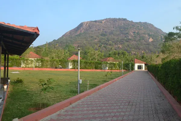 Makalidurga Trek with AC Room Stay