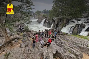 Hogenakkal Falls Trip With Coracle Ride