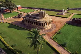 Hampi Badami Tour image 2