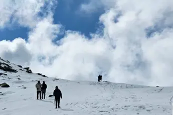 Kanari Khal Trek image 2