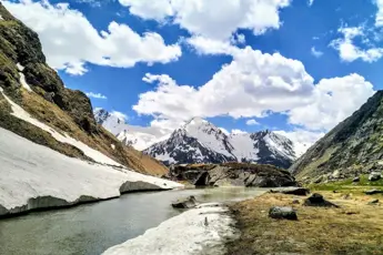 Borasu Pass Trek image 4