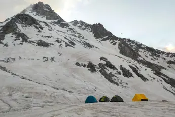 Borasu Pass Trek image 5