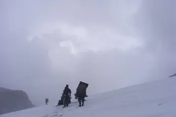 Bamsaru Khal Trek image 5
