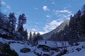 Hampta Valley Snow Trek image 2