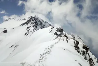 Indrahar Pass Trek image 4