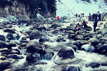 Doodhpathri Trek image 3