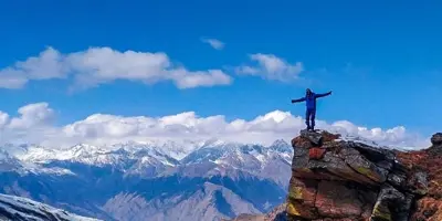 Himalayan Panoramas: Discovering the Magic of Kuari Pass Himalayan Panoramas: Discovering the Magic of Kuari Pass