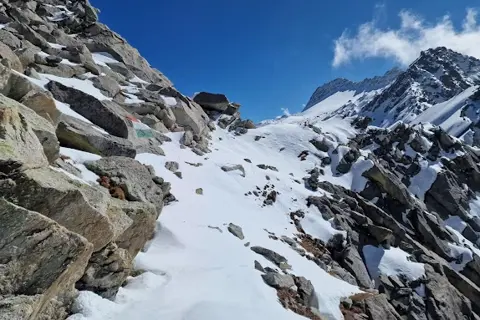 Indrahar Pass Trekimage 1