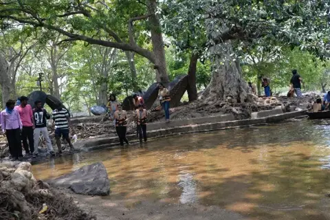 Hogenakkal Falls Trip With Coracle Rideimage 1