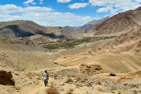 Sham Valley Trekimage 1