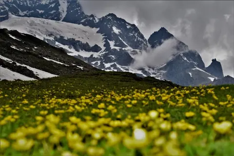 Kashmir Great Lakes Trekimage 1