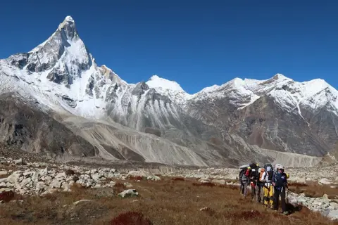 Vasuki Tal Trek With Gaumukh Tapovanimage 1