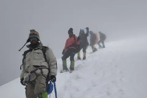 Friendship Peak Trekimage 1