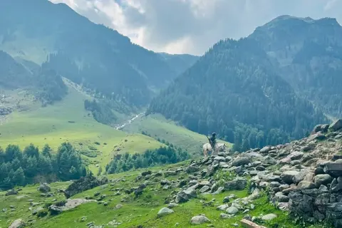 Kolahoi Glacier Trekimage 1