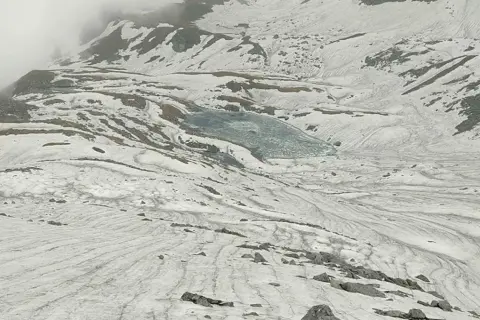 Saru Tal Trek with Kedarkanthaimage 1