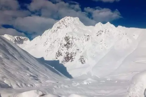 Traill's Pass Trekimage 1