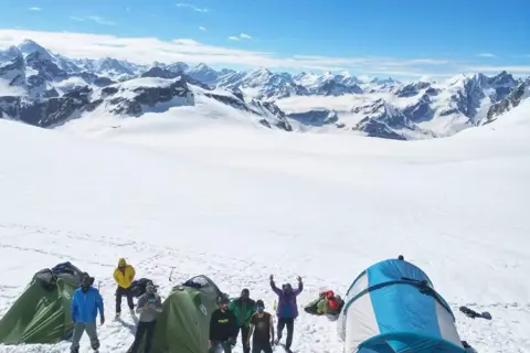 Friendship Peak Trekimage 1