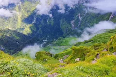 Saru Tal Trek with Kedarkanthaimage 1