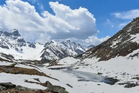 Chandranahan Lake Trekimage 1