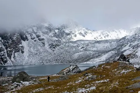 Maldaru Lake Trekimage 1