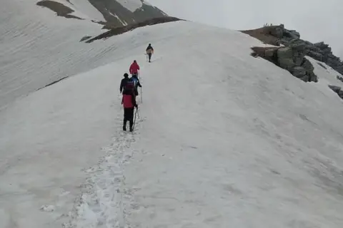 Saru Tal Trek with Kedarkanthaimage 1