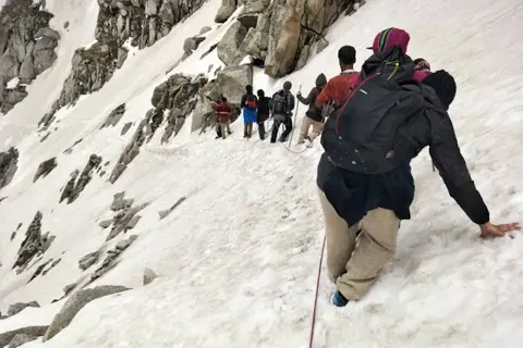 Indrahar Pass Trekimage 1