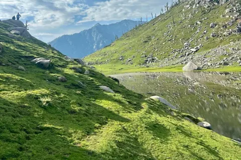 Kareri Lake Trek image 2