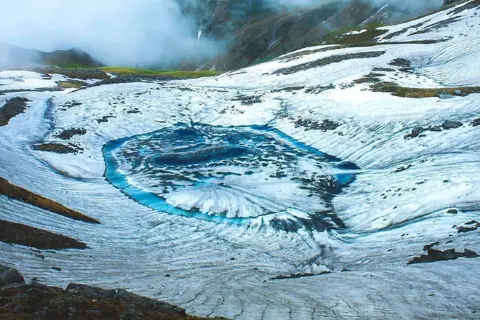 Saru Tal Trek with Kedarkanthaimage 1