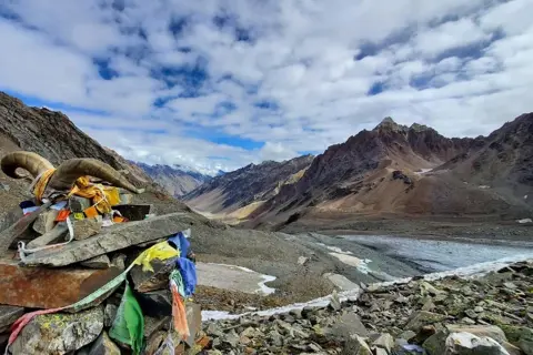 Pin Bhaba Pass Trekimage 1 Pin Bhaba Pass Trekimage 1