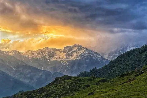 Namik Glacier Trekimage 1