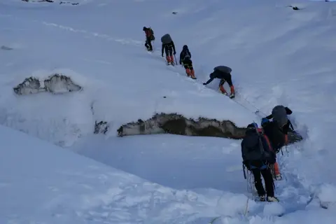 Friendship Peak Trekimage 1