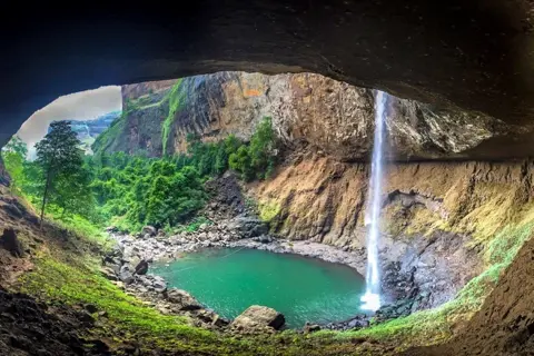 Devkund Waterfall Trekimage 1