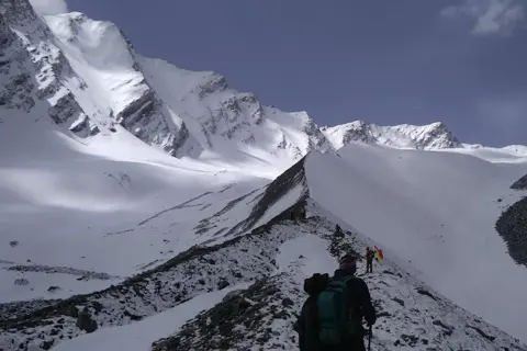 Bali Pass Trekimage 1