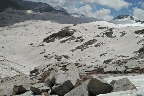 Indrahar Pass Trekimage 1