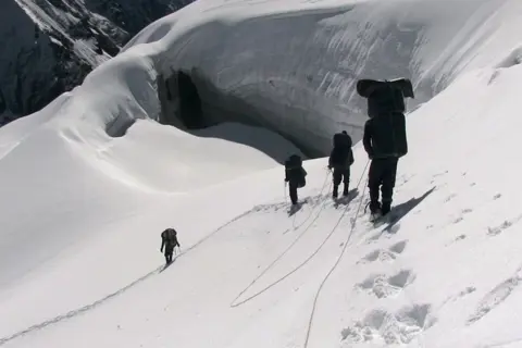 Traill's Pass Trekimage 1