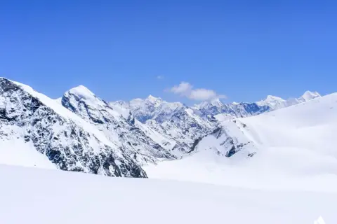 Traill's Pass Trekimage 1