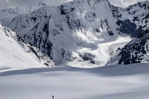 Lamkhaga Pass Trekimage 1