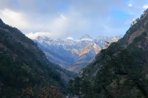 Mukta Top Trekimage 1 Mukta Top Trekimage 1