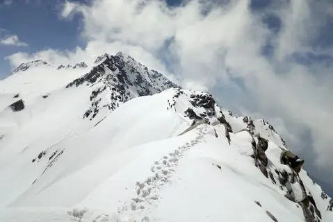 Indrahar Pass Trekimage 1