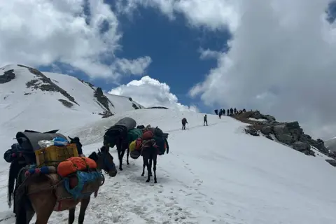 Fachu Kandi Pass Trekimage 1